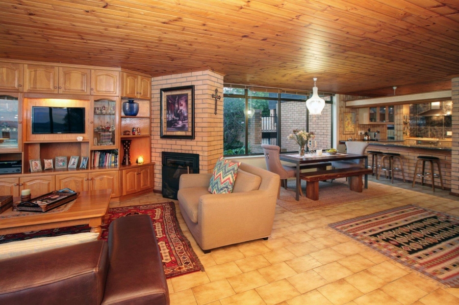 To Let 5 Bedroom Property for Rent in Welgemoed Western Cape